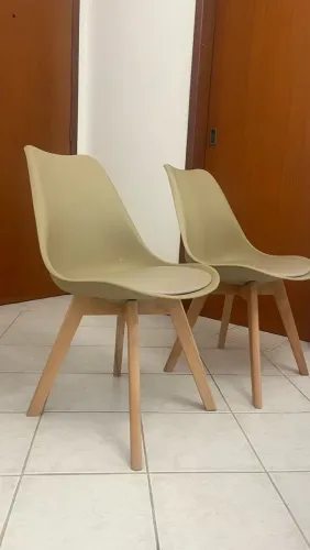 Par de Cadeiras Tulipa / Leda Bege com Pés Palito - Excelente Estado