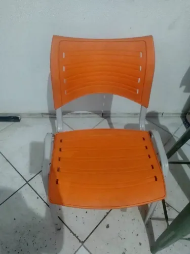 cadeira base de ferro cada 70 tenho 8 und ZAP *