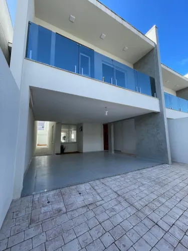 Casa - 3 dormitórios - 3 Suítes - localizado em Itajaí / São João REF: DW649699