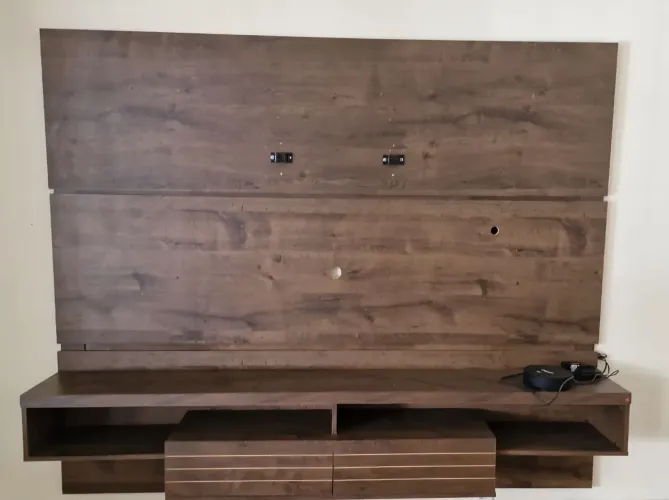 1 painel para tv até 75", 3 quadros e 4 cortinas