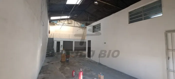 Galpão comercial para alugar no bairro Vila América em Santo André- SP.