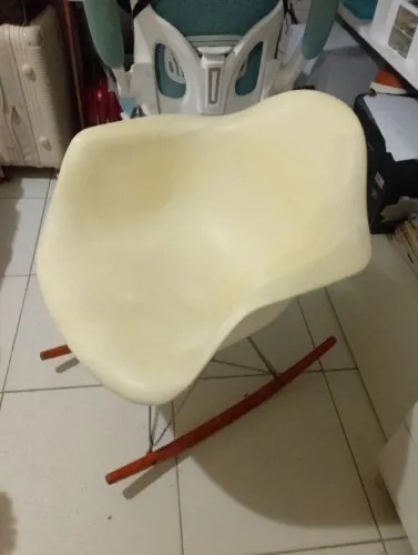 Cadeira de balanço EAMES