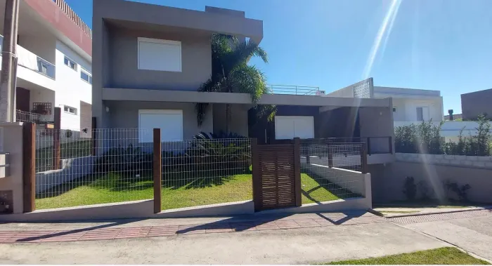 Casa com piscina Centro de Garopaba SC