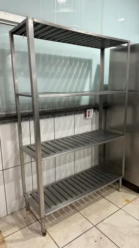 ESTANTE INDUSTRIAL EM INOX REFORÇADA ?