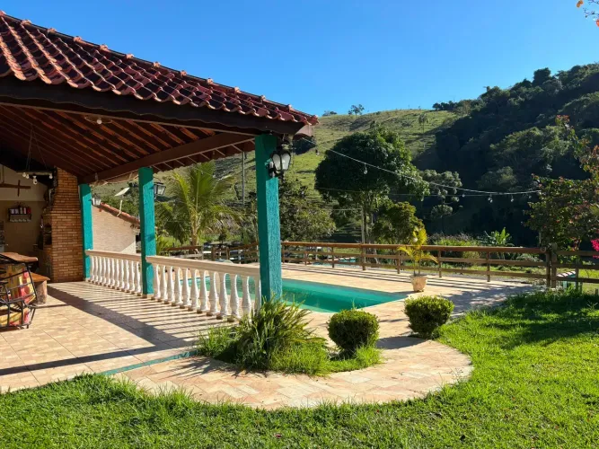 Sítio de 3 Hectares em São Luiz do Paraitinga - Piscina - Riacho - Casa