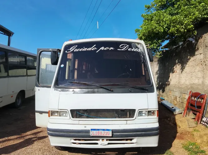 Vende-se Microônibus Mercedes 812
