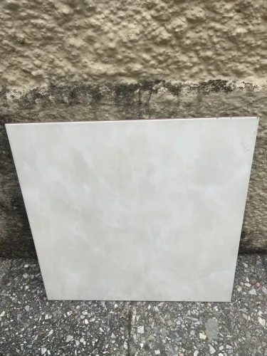 VENDO PISO ISABELA 43x43