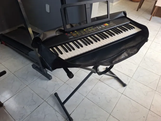 Teclado YAMAHA PSR F52