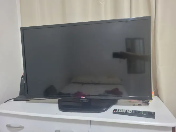 Vendo smart tv lg 39 polegadas 39LN5700 bem conservada com excelente imagem por 850 reais.