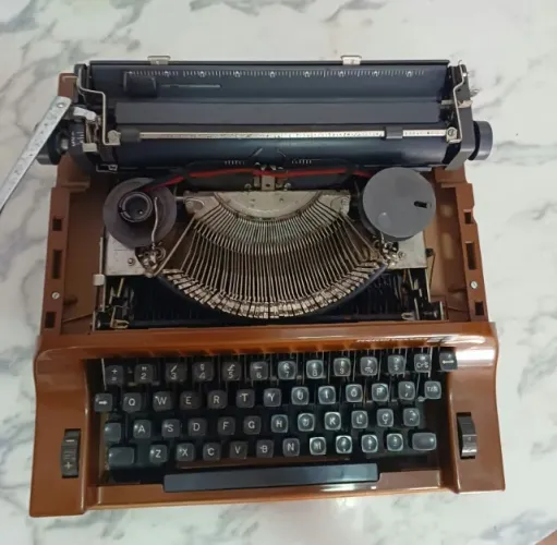 Máquina de escrever Remington 25 relíquia anos 60