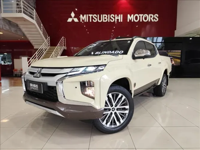 Mitsubishi L200 Tri. S.terra HPE-S 2.4 4X4 Die. AUT 2025