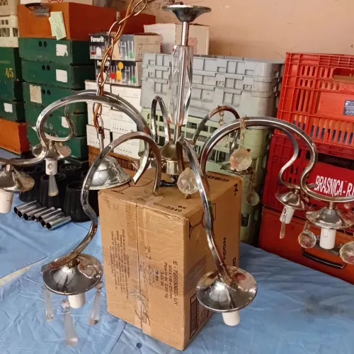 Lustre 8 lâmpadas com abajur e detalhes 
