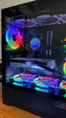 PC GAMER Ryzen 9 9950X + RTX 5070 + DDR5 32GB