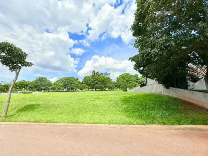 Terreno de 600m² à Venda em Quadra Privilegiada no Condomínio Terras de Santa Cruz
