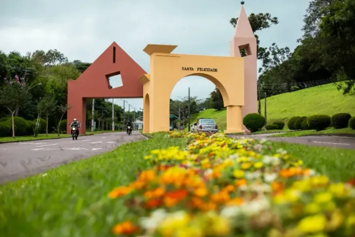 Terreno condomínio fechado em Santa Felicidade - TORRO!!!