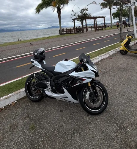 Moto SRAD 750CC