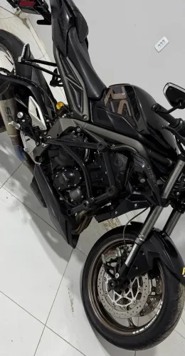 Stunt Race street triple 765