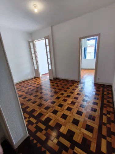 Raridade Apto na Urca, 2 quartos + dependência completa