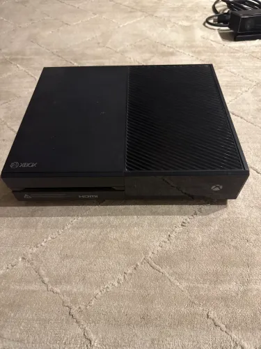 Xbox one para retirar peças. Obs: o console não funciona 