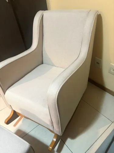 Poltrona de Amamentação com Puff - Balanço - Ótimo Estado