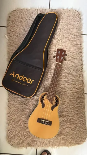 Ukulele super comservado lindo