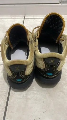 Lebron 21 dourado 