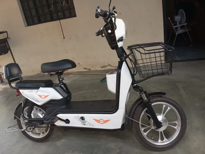 Bike eletrica nova , 2 meses de uso , documento e garantia .