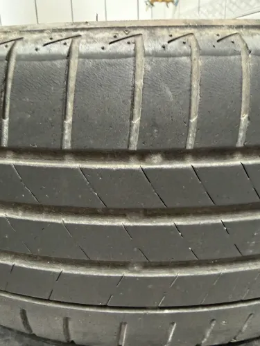 Vendo pneu 205/55 R17