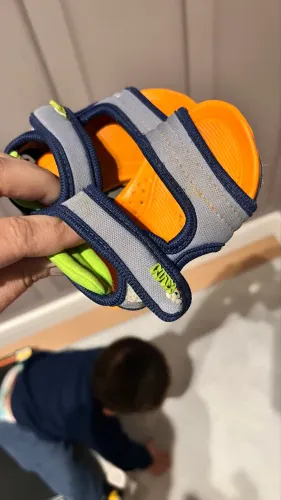 Vende-se sandália infantil original tamanho 16