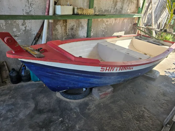 Vendo Barco em Excelente estado com motor de Poupa 8HP Everude