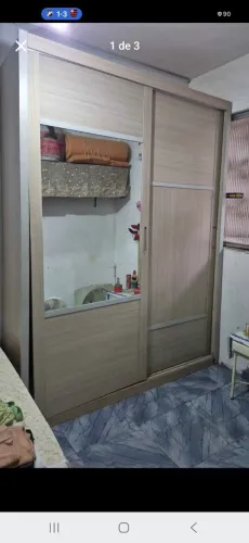 Armário guarda roupas grande com espelho na porta