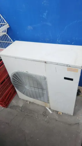 Un de refrigeração pra camera frigorífica ,carenada 3,5 hp .compressor não esta fu