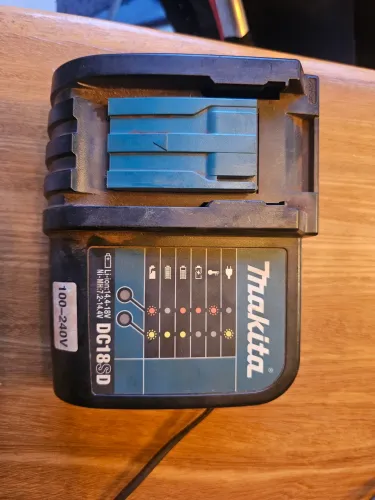 Carregado MAKITA DC18SD