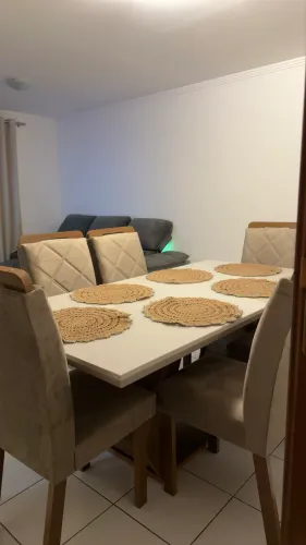 Mesa de video 1,80m com 6 cadeiras grande