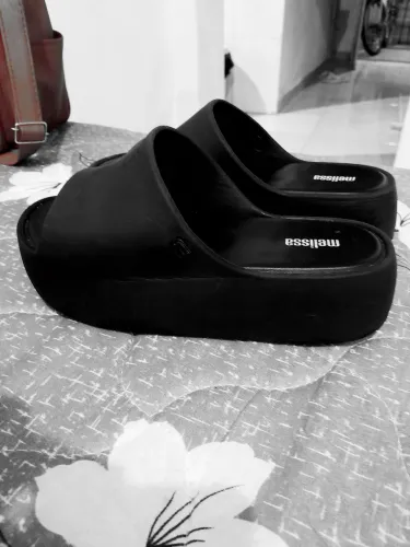 Vende 2 pares de sandália melissa 