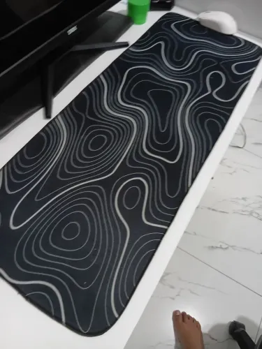 Mousepad preto e branco liso