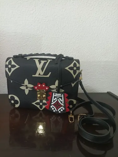 Bolsa preta média couro