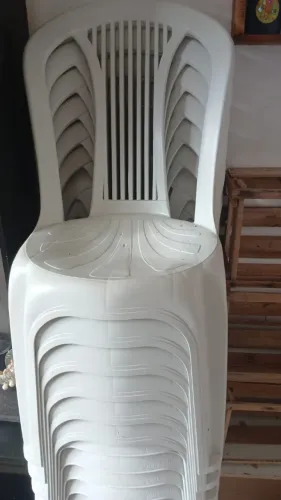 Cadeiras de plástico 