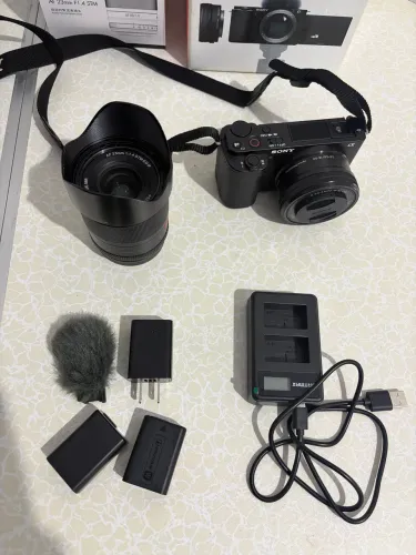 Camera sony zve10 + lente 23mm viktrox + lente do kit e acessórios