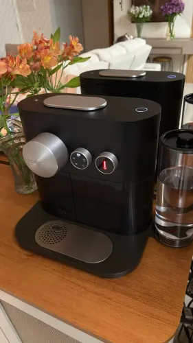 Cafeteira Nespresso Expert C80 Preta - Automática com Bluetooth