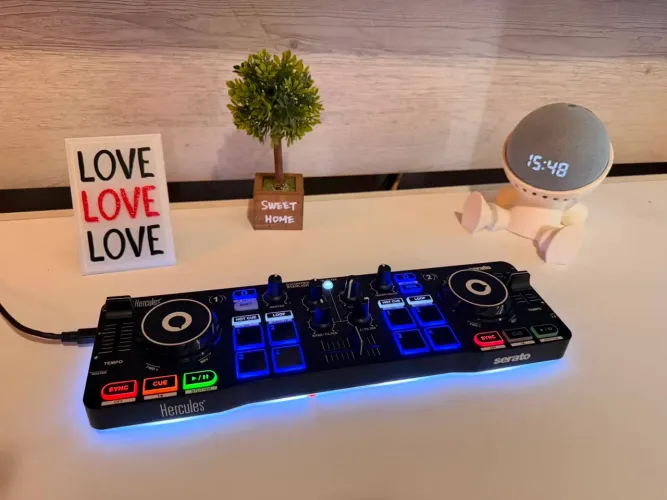 Controladora Hercules Dj Control Starlight Serato