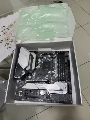 Placa-mãe ASRock B550M Steel Legend - Impecável, 100% Funcional