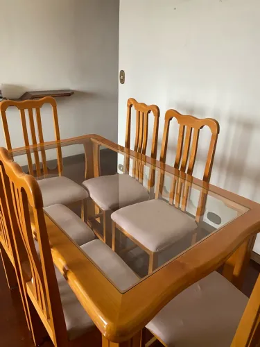 Vendo mesa de jantar com 6 cadeiras usado