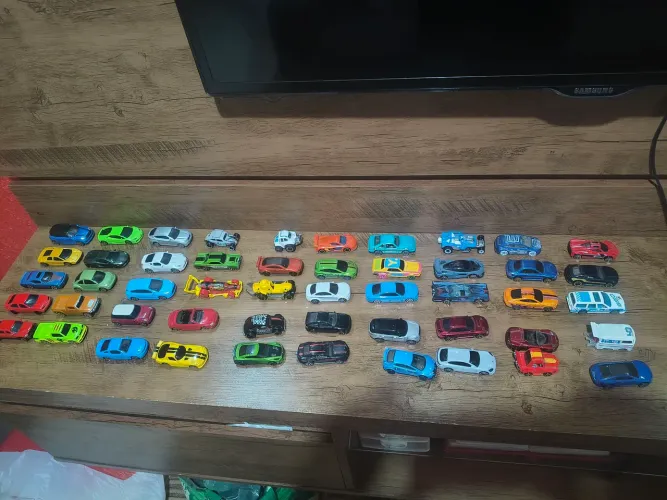 Miniaturas hot Wheels e Maisto