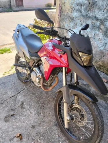 VENDE SE ESSA MOTO XRE 300