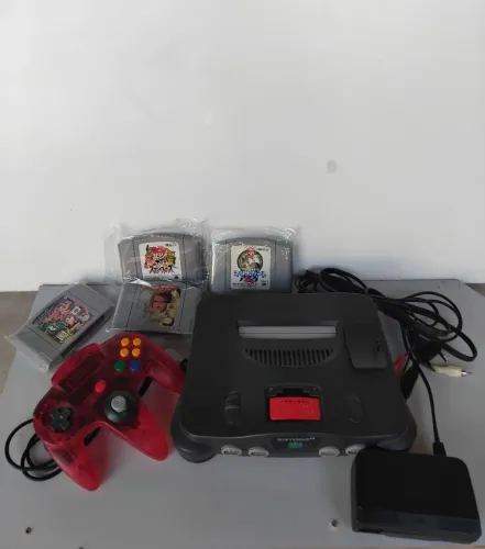 Nintendo 64 c/ Expansion Pak + 4 jogos e controle paralelo 