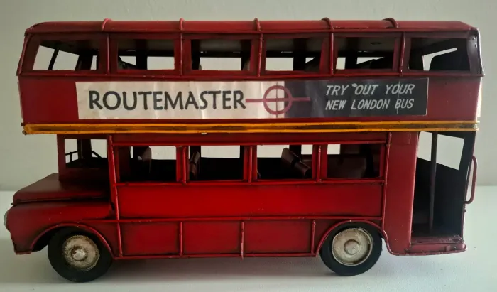 Ônibus londrino de dois andares Routemaster