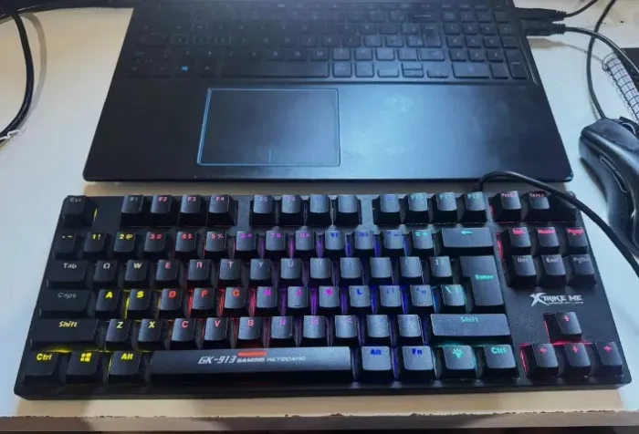 Teclado mecânico RGB - EXTRIK ME (Modelo GK-913)