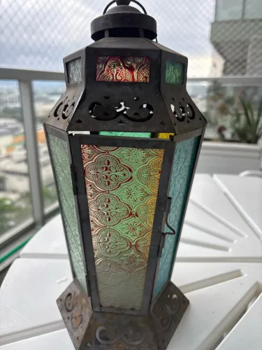 Lanterna Decorativa Marroquina em Metal e Vidro Colorido - 32cm (Bom Estado)
