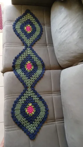 Trilho de mesa em croche